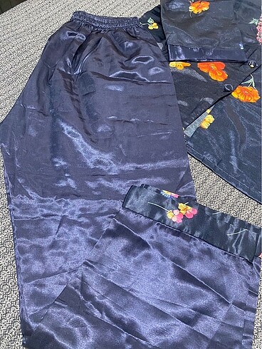 İpeksi Pamuklu Saten Pijama Takımı - Görsel 3