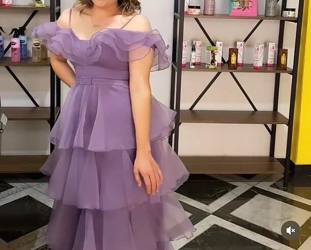 Lila elbise fırfırlı