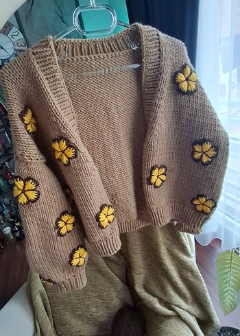 Çiçek Desenli Kahverengi Triko Hırka - Görsel 4