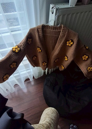 Çiçek Desenli Kahverengi Triko Hırka - Görsel 5