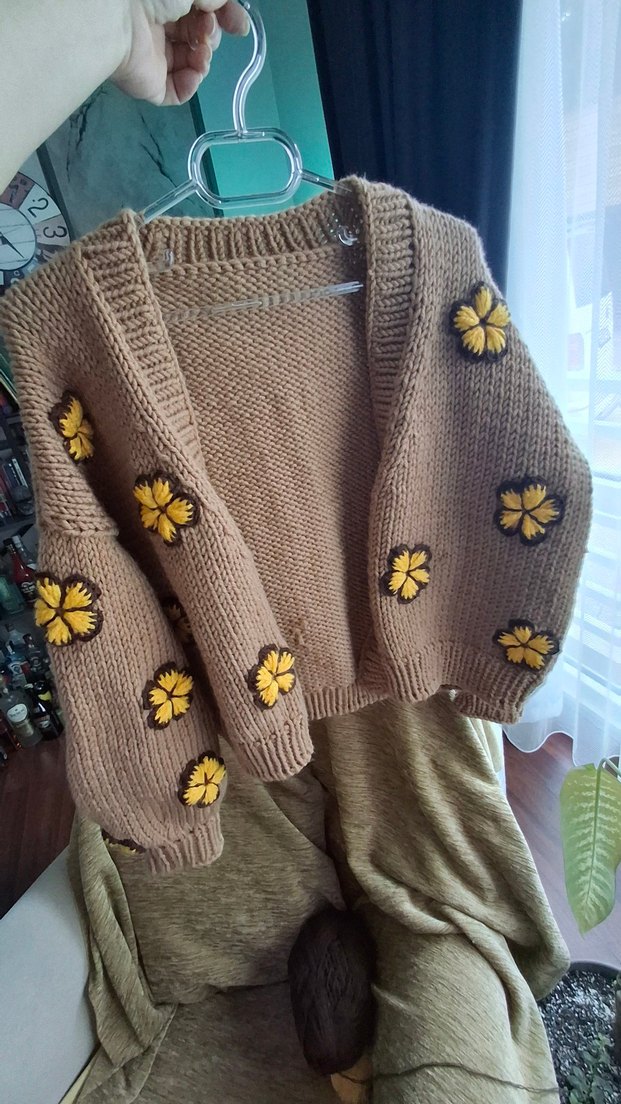 Çiçek Desenli Kahverengi Triko Hırka - Görsel 4