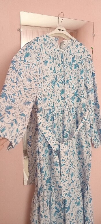 Mavi desenli beyaz yaz elbisesi