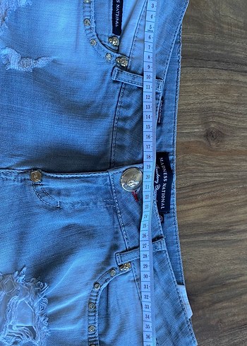 Düğmeli Mavi Mini Kot Şort - Görsel 2