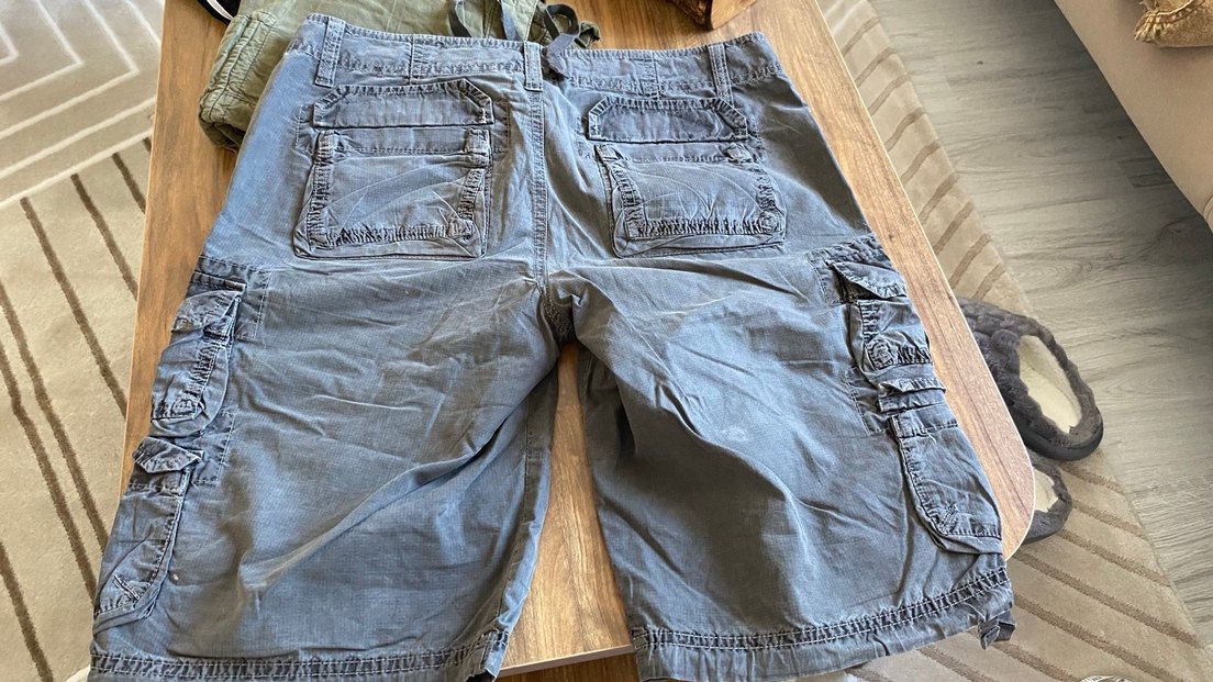 GAP Gri Kemerli Erkek Denim Şort - Görsel 2