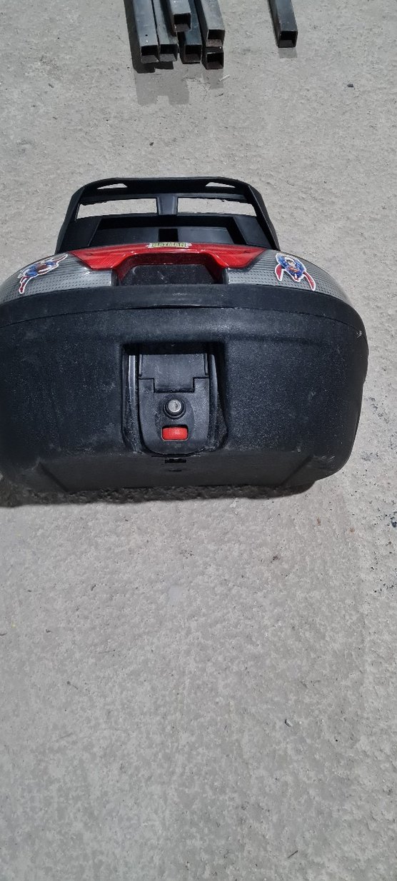 Kırmızı Siyah Taşıma Kutusu - Görsel 4