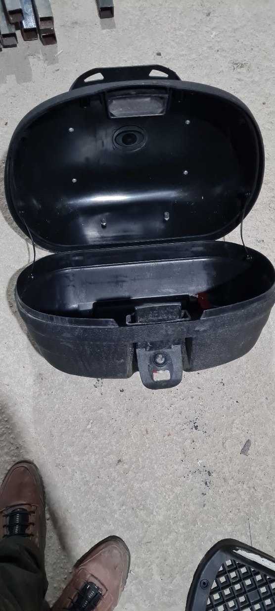 Kırmızı Siyah Taşıma Kutusu - Görsel 5