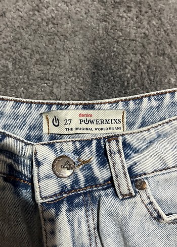 27 Beden Gri Yırtık Detaylı Kadın Mini Denim Şort