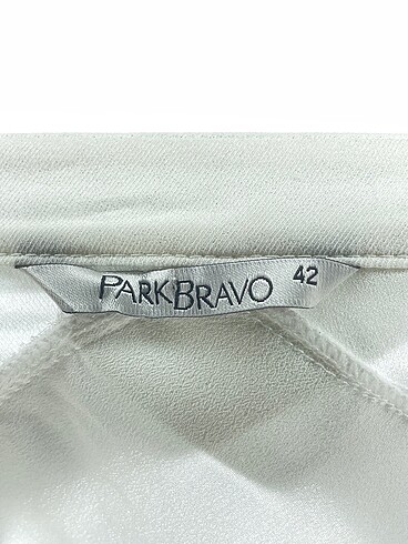 42 Beden beyaz Renk Park Bravo Bluz %70 İndirimli.