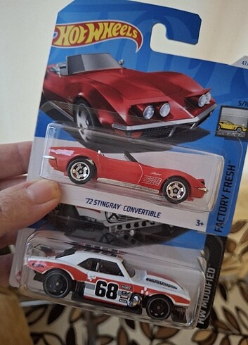 İki adet hotwheels.Paketinde açılmadı.Tek araç fiyatıdır 