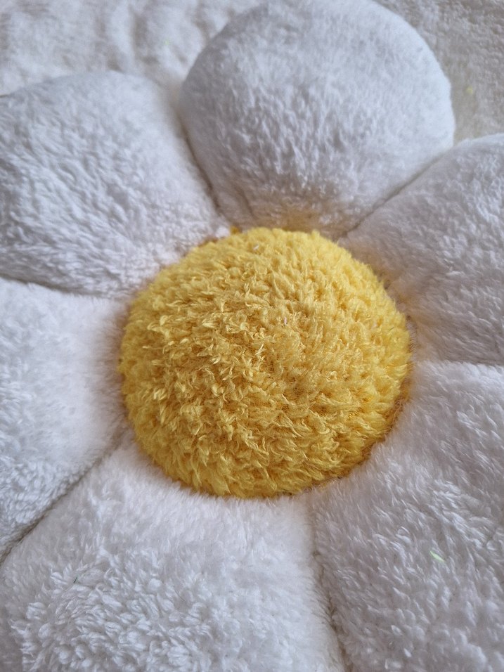 Çiçek Desenli Beyaz Çocuk Yastığı - Görsel 2