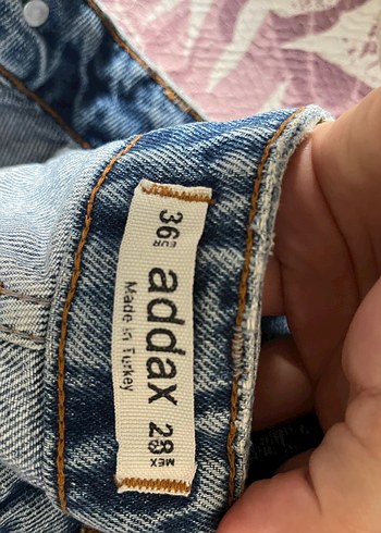 Yırtık Detaylı Rahat Kesim Kadın Kot Pantolon - Görsel 3