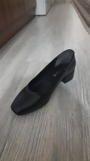 Polaris siyah topuklu ayakkabı