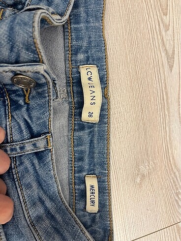 26 Beden Lcw yırtık kot pantolon