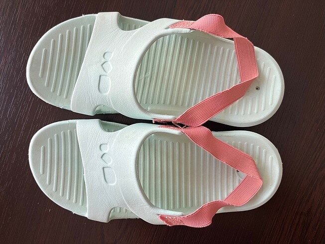 Decathlon nil yeşili sandalet 31-32