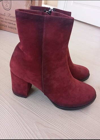36 Beden bordo Renk Yeni Sezon 38 numara mevcut