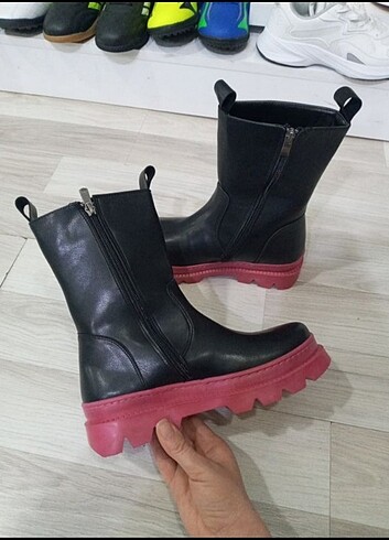 38 Beden siyah Renk Yeni Sezon 38,39, 39,40,40 Numaralar Mevcut