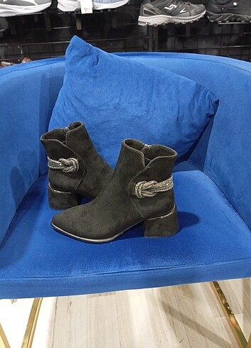 36 Beden Yeni Sezon 36,37,37,39,39,40 Numara Mevcut