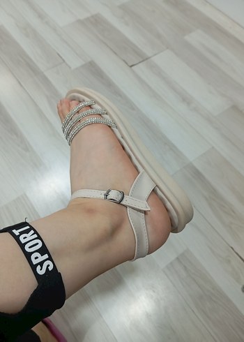 Diğer Bej Renkli Minimalist Sandalet