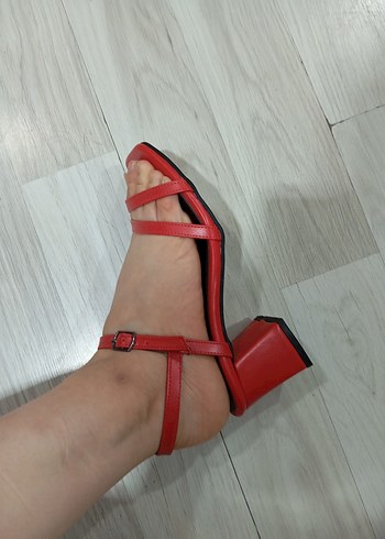 Kırmızı Kadın Topuklu Sandalet