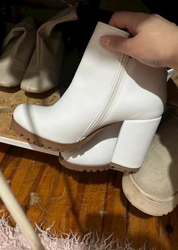 Beyaz Deri Kadın Topuklu Bot - Görsel 4