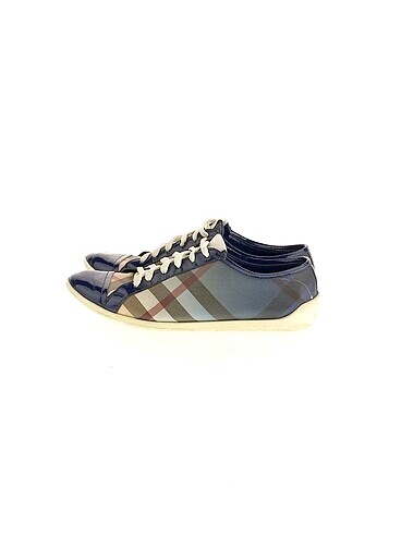 Burberry Spor Ayakkabı %70 İndirimli.