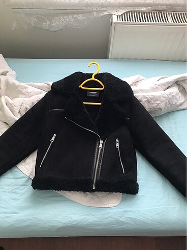 s Beden siyah Renk pull and bear kürklü ceket