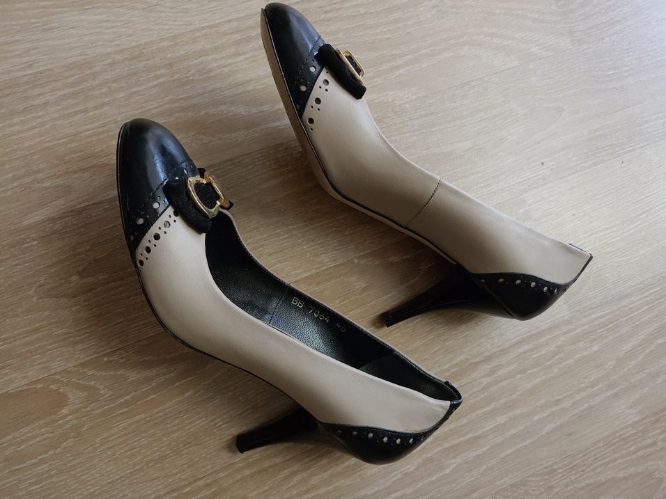 Bej Siyah Tokalı Kadın Topuklu Klasik Ayakkabı - Görsel 2