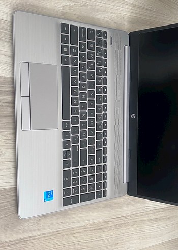 Gri HP Dizüstü Bilgisayar - Görsel 3