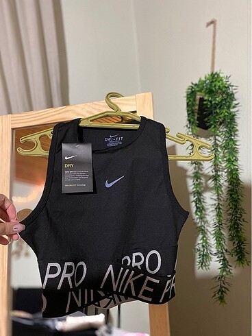 nike sporcu üstü