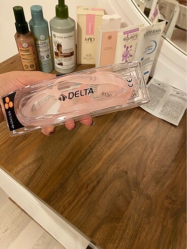 Delta yüzme bonesi ve gözlüğü
