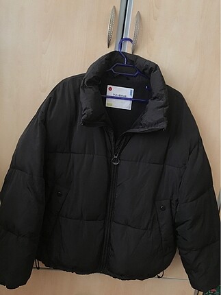 Pull and Bear Siyah Şişme Mont