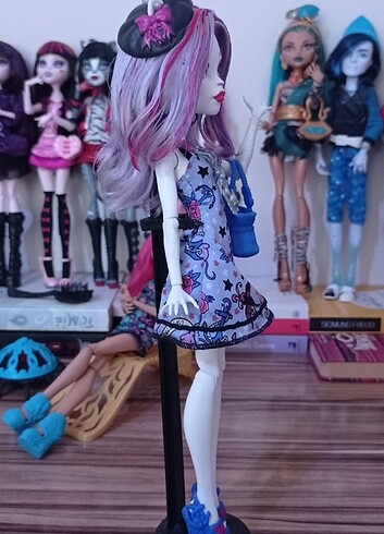 Beden Renk Catrine Demew Monster High