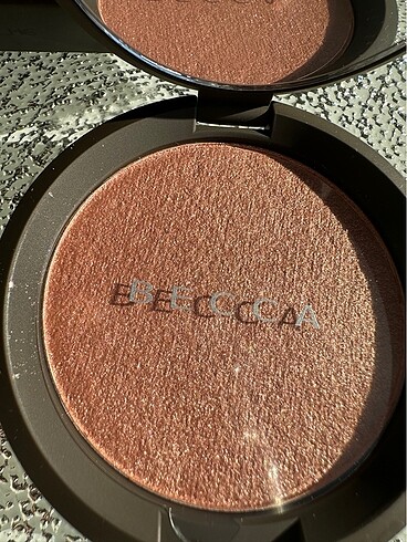 BECCA HIGHLIGHTER