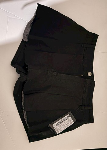 Siyah Etek Görünümlü Midi Şort - Görsel 3