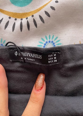 Stradivarius Siyah Fırfırlı Mini Etek sortlu