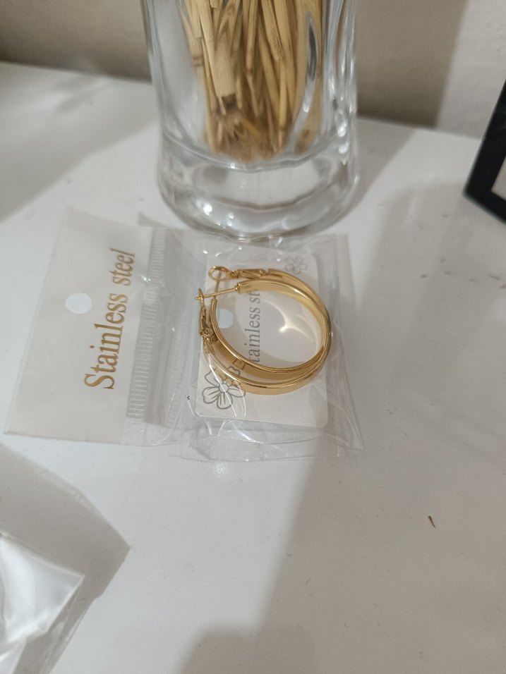 Altın Renkli Minimalist Kadın Küpeleri halka - Görsel 2
