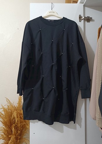 Uzun Kollu Boncuk Detaylı Siyah Tunik - Görsel 2