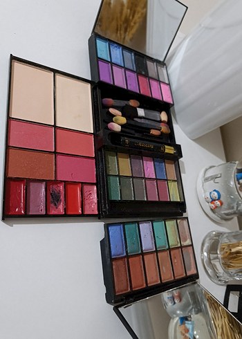 Çok Renkli Göz Farı ve Ruj Paleti - Görsel 5