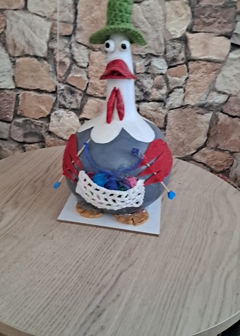 Gri Örgü Şapkalı Tavuk Figür