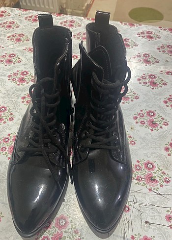 Parlak Siyah Goth Stiletto Topuklu Kadın Bot