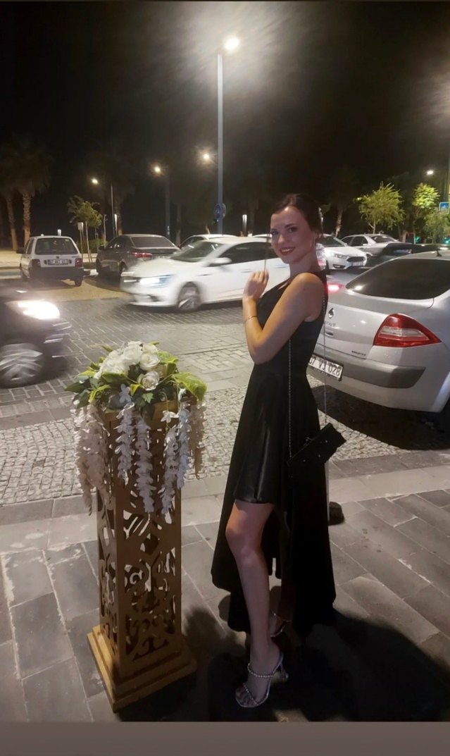 Siyah V Yakalı Drapeli Uzun Abiye Elbise - Görsel 2