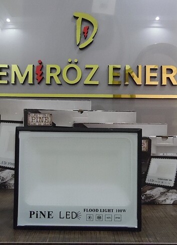 200 W LED projektör