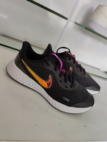 Nike Revolution Bayan spor ayakkabı