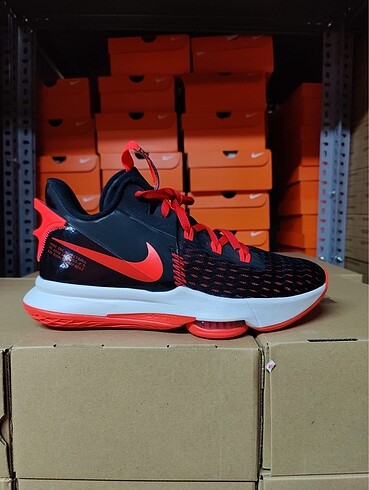 Nike lebron witness V