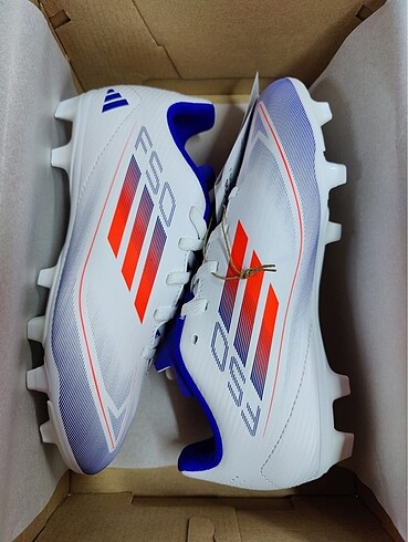 36 Beden Adidas F50 çocuk kramponu