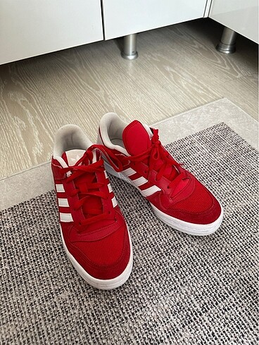 Adidas spor ayakkabı