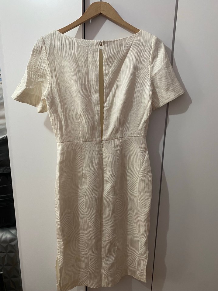 Kadın Beyaz Keten Piliseli Midi Elbise - Görsel 4