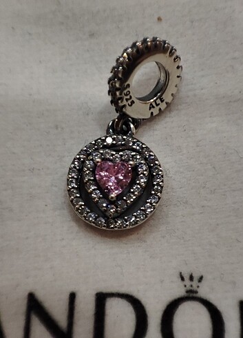 Pandora Pandora pembe kalpli charm