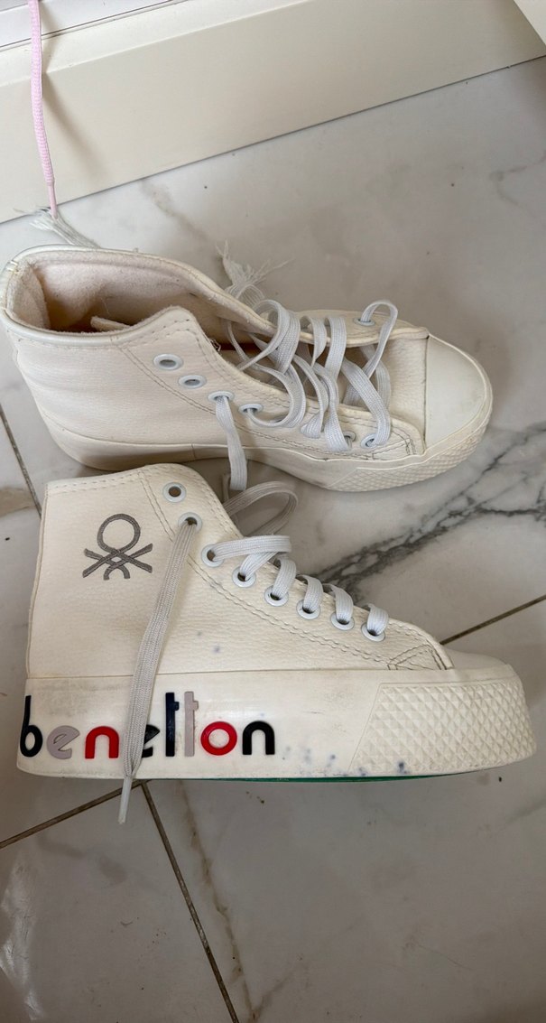 Beyaz Bağcıklı Minimalist Spor Ayakkabı - Görsel 2