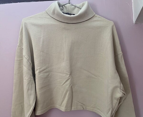 Bershka boğazlı krem rengi sweatshirt